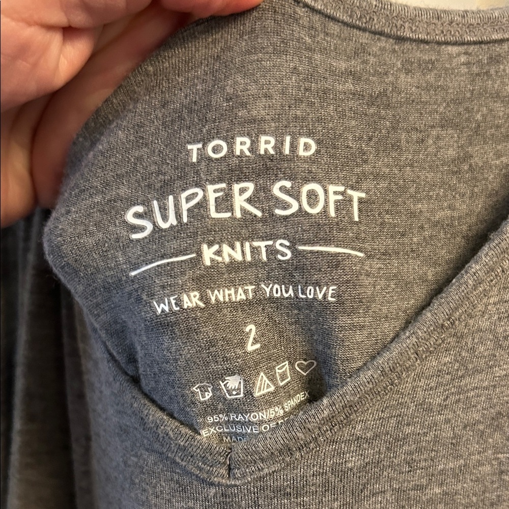 Gray Sleeveless Women's Top Torrid Size 2 - Picture 2 of 7